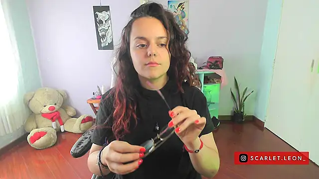 Scarletleon77 online show from January 2025 04:04:01 PM