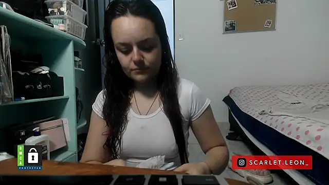 Scarletleon77 online show from November 2025 02:28:01 PM