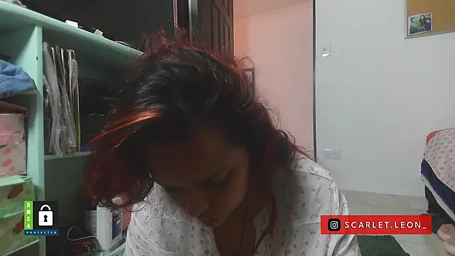 Scarletleon77 online show from November 2025 03:00:01 PM