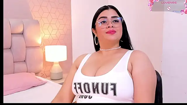 Snapshot of Emilyboobss chatting on December 2024 10:17:02 AM Emilyboobss online show from December 2024 10:17:02 AM