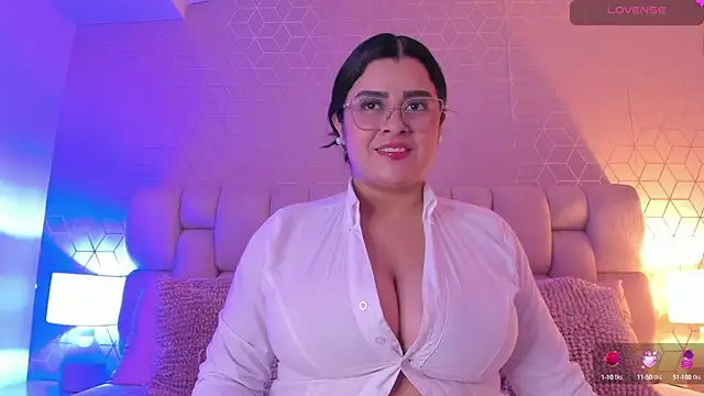 Snapshot of Emilyboobss chatting on March 2025 03:37:02 AM Emilyboobss online show from March 2025 03:37:02 AM