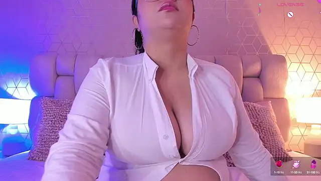 Snapshot of Emilyboobss chatting on March 2025 08:30:02 AM Emilyboobss online show from March 2025 08:30:02 AM