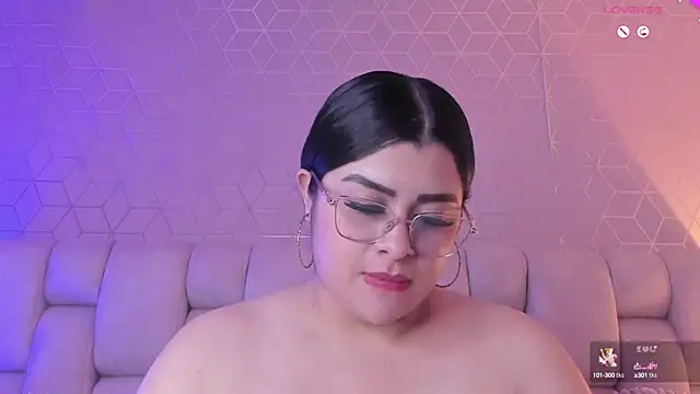 Snapshot of Emilyboobss chatting on March 2025 06:40:02 AM Emilyboobss online show from March 2025 06:40:02 AM