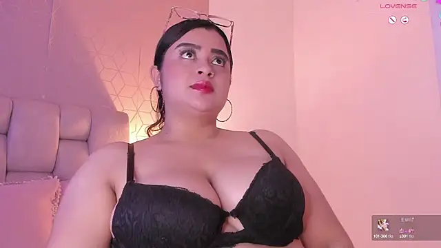 Snapshot of Emilyboobss chatting on March 2025 06:42:02 AM Emilyboobss online show from March 2025 06:42:02 AM