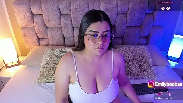 Snapshot of Emilyboobss chatting on September 2025 02:34:02 AM Emilyboobss online show from September 2025 02:34:02 AM
