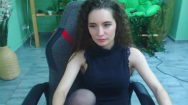 Snapshot of Miss_Barbara_ chatting on February 2025 12:51:01 AM Miss Barbara online show from February 2025 12:51:01 AM