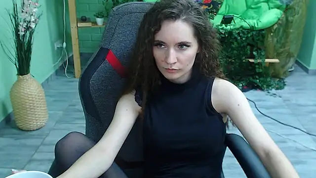Snapshot of Miss_Barbara_ chatting on February 2025 10:13:01 PM Miss Barbara online show from February 2025 10:13:01 PM
