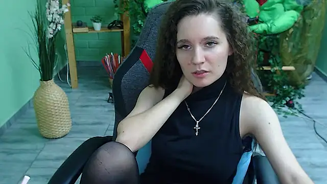 Snapshot of Miss_Barbara_ chatting on February 2025 09:49:01 PM Miss Barbara online show from February 2025 09:49:01 PM