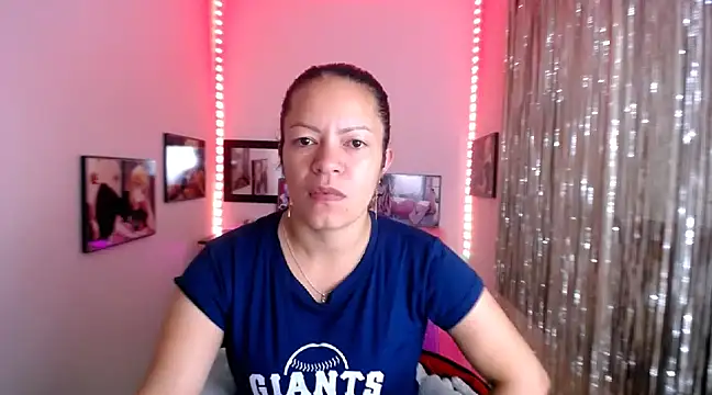 Snapshot of Cristal_w chatting on March 2025 12:26:01 PM Cristal w online show from March 2025 12:26:01 PM
