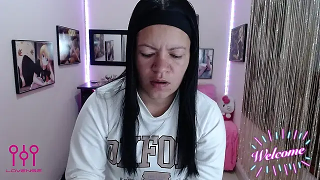 Cristal w online show from October 2025 01:10:02 PM