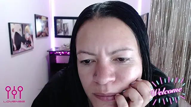 Cristal w online show from October 2025 01:12:02 PM