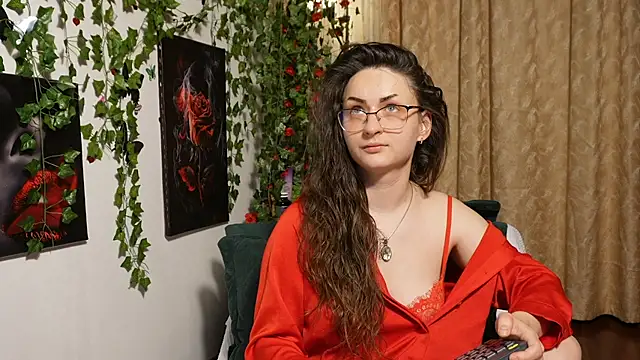 NaughtYHomemadE online show from November 2025 06:10:01 PM