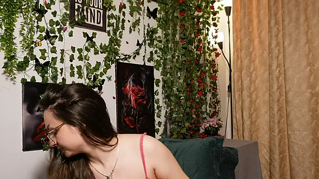 NaughtYHomemadE online show from November 2025 10:04:02 AM