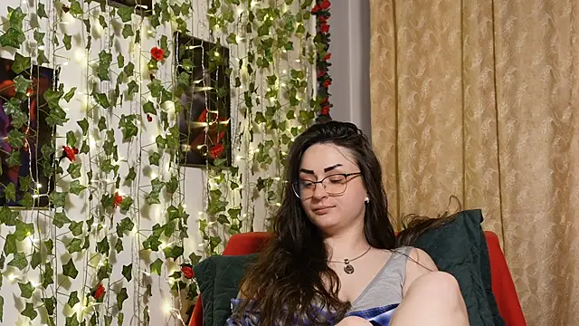 NaughtYHomemadE online show from January 2026 12:00:01 PM