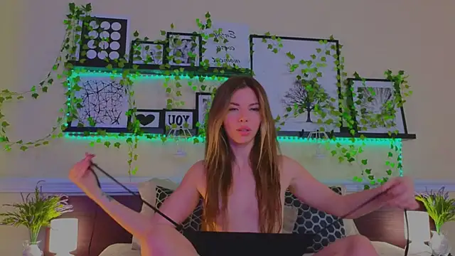 Real Tini online show from March 2025 01:03:02 PM