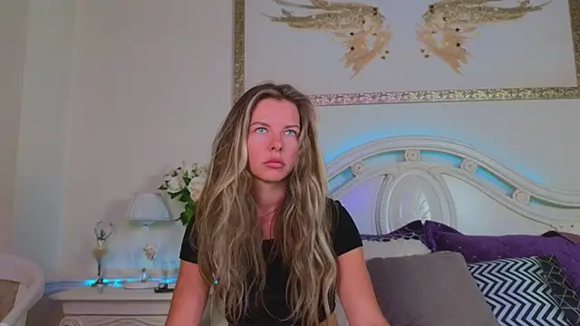 Real Tini online show from September 2025 11:43:01 AM