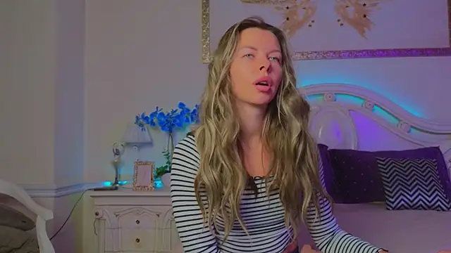 Real Tini online show from October 2025 11:44:01 AM