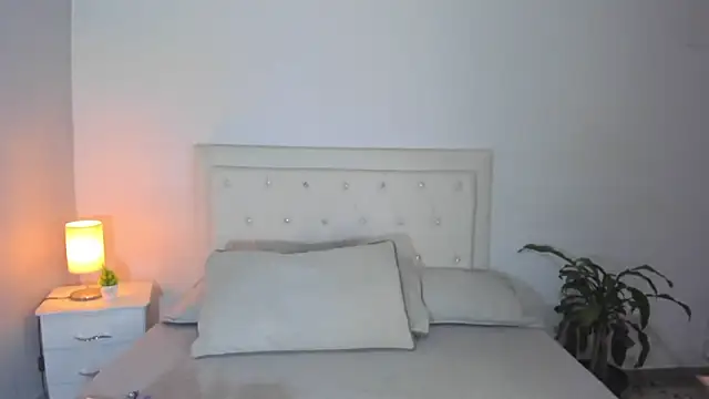 MELISSA ALVAREZ online show from October 2025 09:18:02 AM