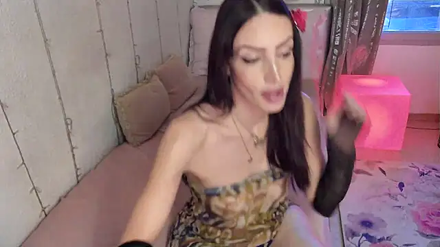 Snapshot of AlicianeFrancaise chatting on November 2025 12:11:02 PM AlicianeFrancaise online show from November 2025 12:11:02 PM