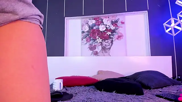 Snapshot of Alexxxholy chatting on February 2025 01:43:01 PM Alexxxholy online show from February 2025 01:43:01 PM