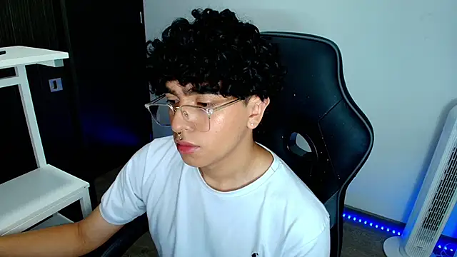 Snapshot of _nickconnor01 chatting on February 2025 10:43:01 PM  nickconnor01 online show from February 2025 10:43:01 PM