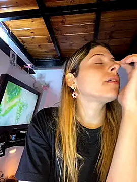 FlorBich online show from October 2025 01:44:01 PM