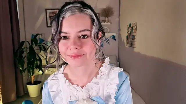 Lil Amelie online show from October 2025 08:01:01 AM