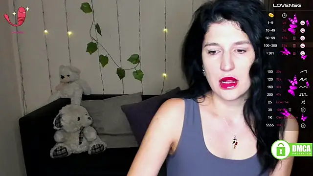 Alianna Solo Kisses online show from February 2025 06:29:02 AM