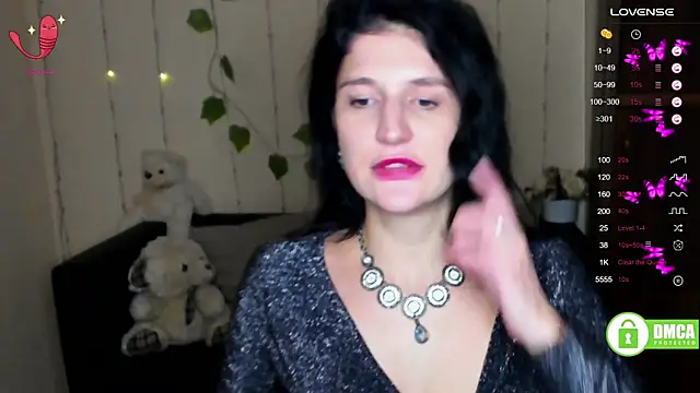 Alianna Solo Kisses online show from February 2025 04:00:02 PM