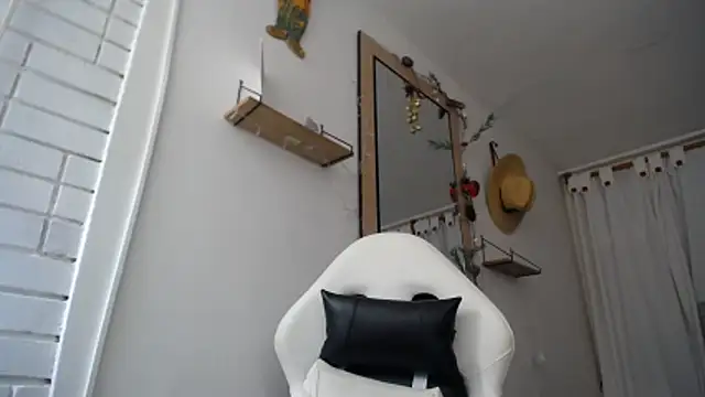 Valerioe online show from December 2025 08:05:02 PM