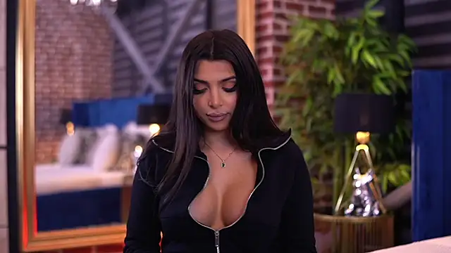 NicoleCellini online show from October 2025 06:08:01 PM