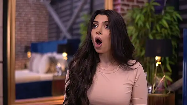 NicoleCellini online show from November 2025 06:30:01 PM