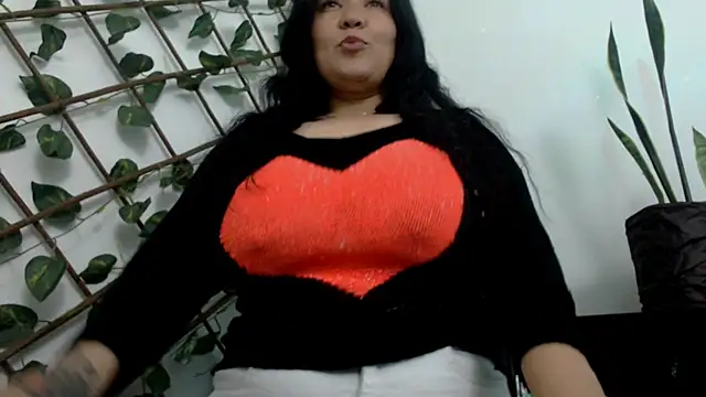 Snapshot of Donniia chatting on January 2025 01:05:02 PM Donniia online show from January 2025 01:05:02 PM