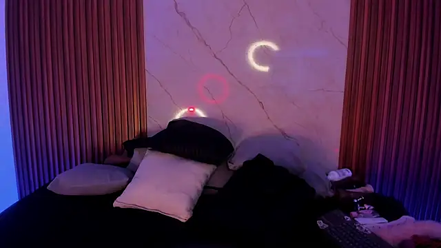 Emiilycollins online show from December 2025 02:10:02 AM