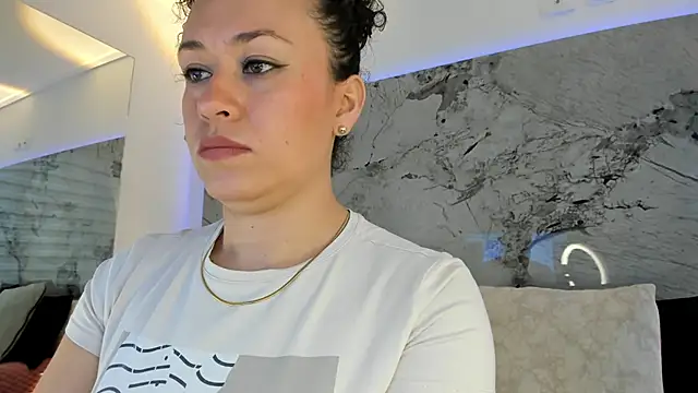 LIZ HOLMES online show from November 2025 12:15:02 PM