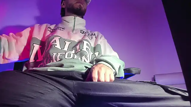 s sven03 online show from November 2025 01:48:02 AM