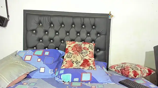 Snapshot of Darlyquenn11 chatting on February 2025 04:14:01 AM Darlyquenn11 online show from February 2025 04:14:01 AM