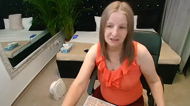 Lilly hott online show from November 2025 06:51:01 PM