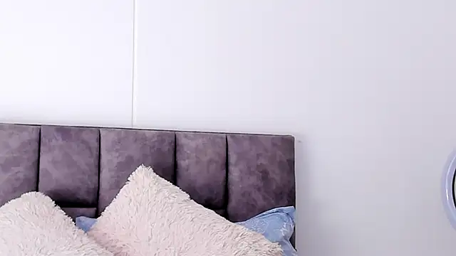 Snapshot of VeronicaTonu chatting on February 2025 02:43:02 PM VeronicaTonu online show from February 2025 02:43:02 PM