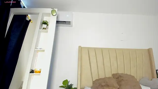 Mady-Edwards online show from September 2025 09:06:02 PM