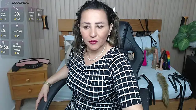 luciana ballesteros  online show from November 2025 01:22:02 PM