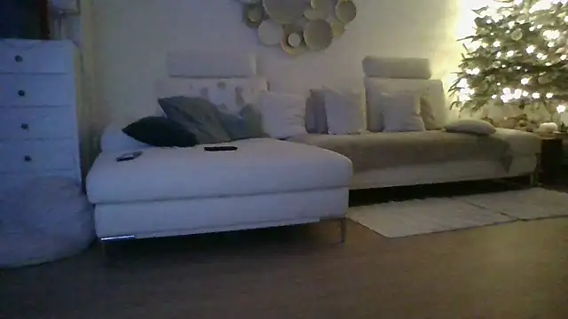 lyajoliee online show from December 2024 08:07:02 PM