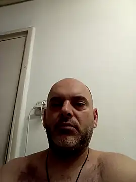 Snapshot of BartalesDaddy chatting on January 2025 09:32:01 PM BartalesDaddy online show from January 2025 09:32:01 PM