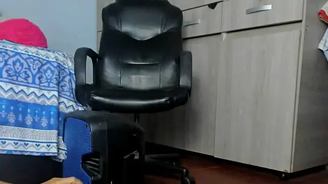 Snapshot of milf_danielaa chatting on February 2025 04:15:01 AM milf danielaa online show from February 2025 04:15:01 AM