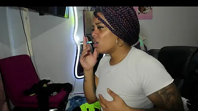 ladyrd1 online show from November 2025 02:46:02 AM