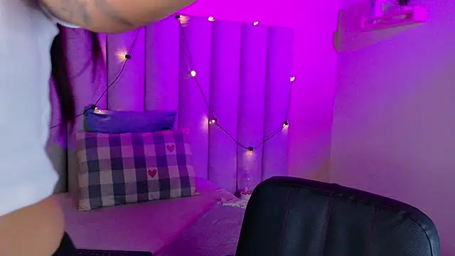 alaia-rogers online show from November 2025 11:43:02 AM