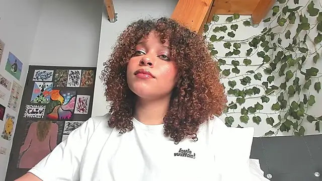 Snapshot of Ada_gales_ chatting on December 2024 09:29:02 PM Ada gales  online show from December 2024 09:29:02 PM