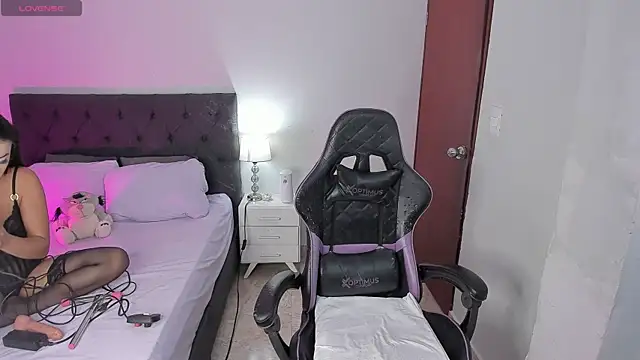 evelyn 23 online show from October 2025 02:50:02 PM