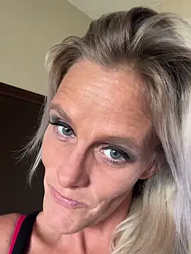 vixendoll87 online show from September 2025 08:42:01 PM