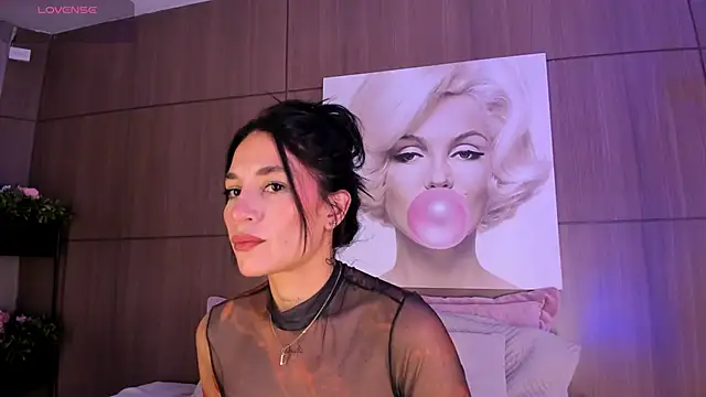 Snapshot of AgattaDuque chatting on October 2025 11:44:02 PM AgattaDuque online show from October 2025 11:44:02 PM